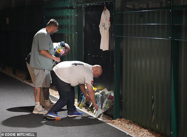 场周围设置, 根据